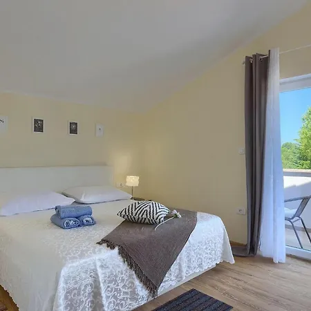 Semesterbostad Villa May