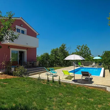 Villa May Semesterbostad *