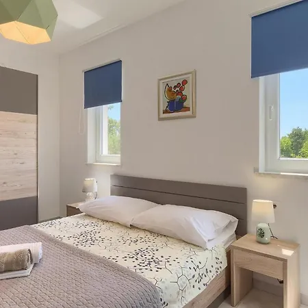 Semesterbostad Villa May *