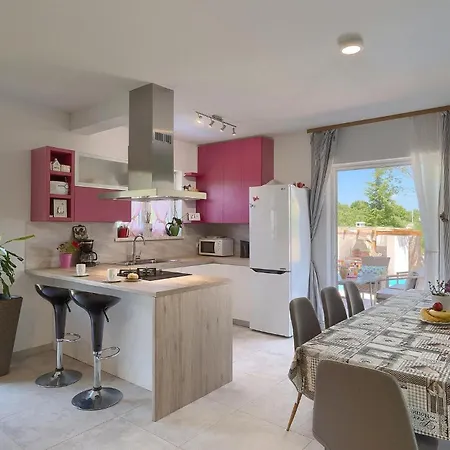 Semesterbostad Villa May