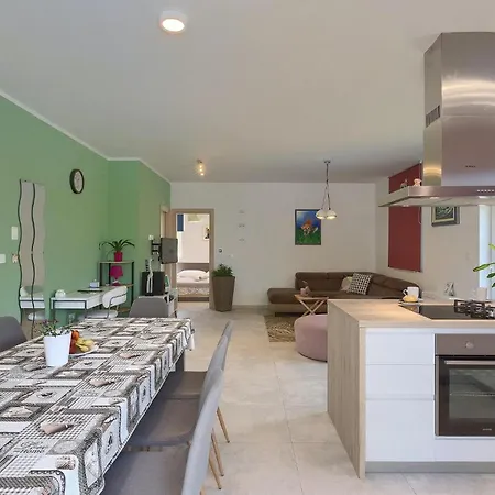 بيت للعطل Villa May