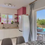 펜션 Villa May 포레치